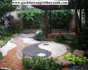 Tô điểm cho tiểu cảnh sân vườn bằng sỏi tự nhiên