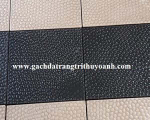 Gạch sỏi trắng đen kết hợp