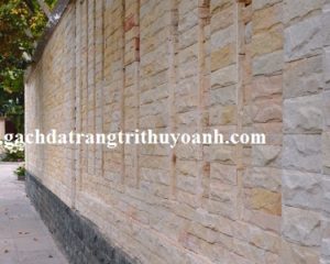 Tô điểm cho bức tường bằng đá bóc vàng, đen và đá bóc hồng