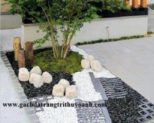 Tô điểm cho không gian xung quanh ngôi nhà bằng sỏi trắng và sỏi đen bóng
