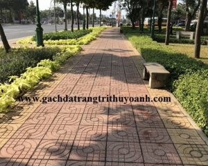 Gạch terrazzo lát lối đi dành cho người đi bộ