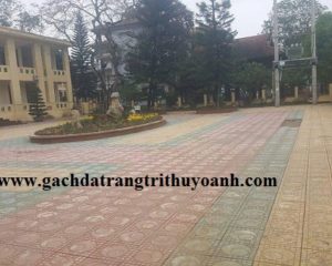 Tạo kiểu cho sân vườn bằng gạch terrazzo nhiều sắc màu