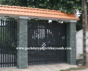 Cột cổng ốp đá xanh hải dương phẳng