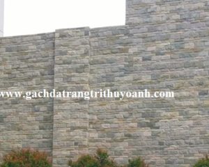 Trang trí tường bằng đá vân gỗ lồi