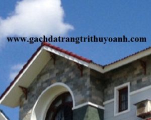 Mặt tiền trang trí bằng đá vân gỗ phẳng
